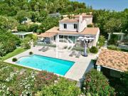 Villa avec piscine et jardin