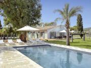 Villa avec piscine et jardin