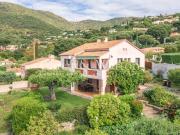 Villa avec piscine et jardin