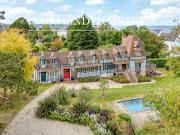 Villa avec piscine et jardin