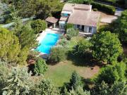 Villa avec piscine et jardin