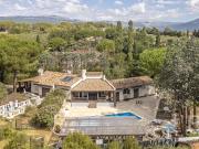 Villa avec piscine et jardin