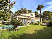 Villa avec piscine et jardin Villa avec piscine et jardin