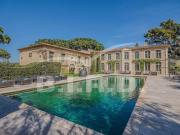 Villa avec piscine et jardin