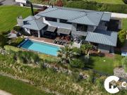 Villa avec piscine et jardin