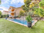 Villa avec piscine et jardin