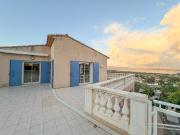 Villa avec piscine et jardin