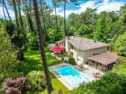 Villa avec piscine et jardin