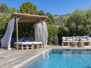 Villa avec piscine et jardin