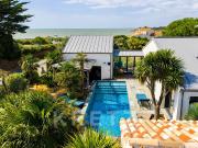 Villa avec piscine et jardin