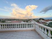 Villa avec piscine et jardin