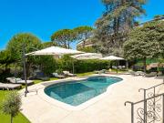 Villa avec piscine et jardin