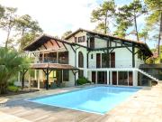 Villa avec piscine et jardin