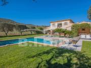 Villa avec piscine et jardin