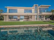 Villa avec piscine et jardin