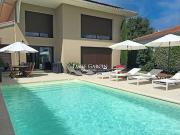 Villa avec piscine et jardin