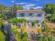 Villa avec piscine et jardin