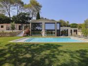 Villa avec piscine et jardin