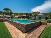 Villa avec piscine et jardin
