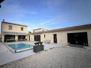 Villa avec piscine et jardin