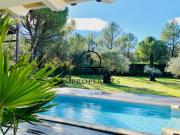 Villa avec piscine et jardin
