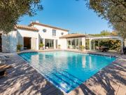 Villa avec piscine et jardin