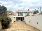 Villa avec piscine et jardin