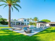 Villa avec piscine et jardin