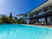 Villa avec piscine et jardin