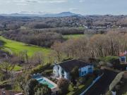 Villa avec piscine et jardin