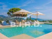 Villa avec piscine et jardin