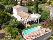 Villa avec piscine et terrain plat !