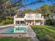 Villa avec piscine et terrasse