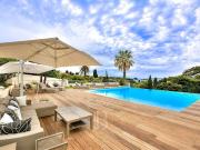 Villa avec piscine et terrasse