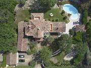 Villa avec piscine et terrasse