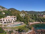 Villa avec piscine et terrasse