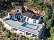 Villa avec piscine et terrasse