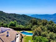 Villa avec piscine et terrasse