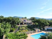 Villa avec piscine et terrasse