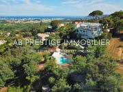 Villa avec piscine et terrasse