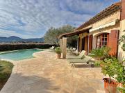 Villa avec piscine et terrasse