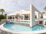 Villa avec piscine et terrasse