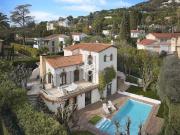 Villa avec piscine et terrasse