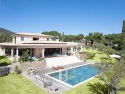 Villa avec piscine et terrasse