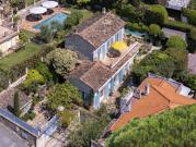 Villa avec piscine et terrasse