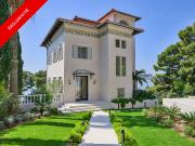 Villa avec piscine et terrasse