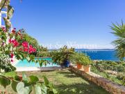 Villa avec piscine et terrasse