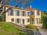 Villa avec piscine et terrasse
