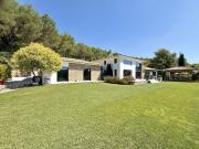 Villa avec piscine et terrasse