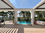 Villa avec piscine et terrasse
